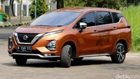 Ada juga kembaran Xpander yakni Nissan Livina. Nissan Livina patut diperhitungkan sebagai lawan berat. Foto: Dadan Kuswaraharja