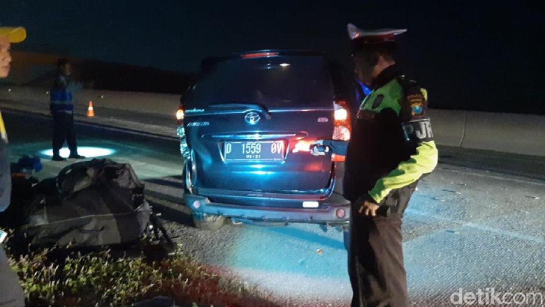 Tabrakan Beruntun d Tol Ngawi, 3 Orang Luka Tabrakan Beruntun d Tol Ngawi, 3 Orang Luka