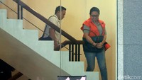 Dalam kasus ini, KPK menetapkan tiga orang sebagai tersangka. Tiga orang yang dimaksud adalah Kurniadie selaku Kakanim Imigrasi Mataram, Kepala Seksi Intelijen dan Penindakan Kanim Mataram Yusriansyah Fazrin, serta Direktur PT Wisata Bahagia (WB) Liliana Hidayat.