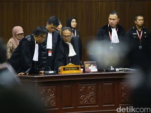 Membaca Lengkap Sengitnya Debat Hakim MK-BW-Luhut Soal Dramatisasi Saksi