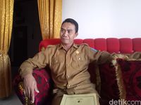 Kepala SMP N 2 Dompu, Effendi.