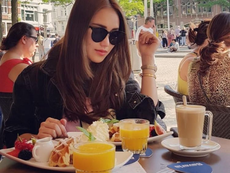 Serunya Ayu Ting Ting Makan Bakso Hingga Waffle Enak di Belanda