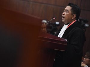 KPU Minta Klarifikasi Insiden Foto Alat Bukti, BW Jawab Pelanggaran Kode Etik
