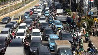 Kemacetan terjadi di sejumlah ruas jalan di ibu kota karena dilakukannya pengalihan arus di sekitar kawasan Mahkamah Konstitusi selama diselenggarakannya sidang sengketa Pilpres 2019.
