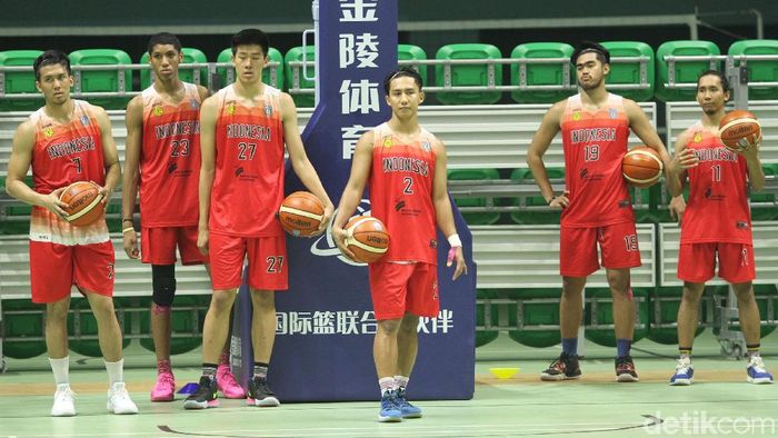Timnas basket Indonesia berlatih menjelang SEA Games 2019 Filipina. (Rifkianto Nugroho/detikSport) Timnas basket Indonesia berlatih menjelang SEA Games 2019 Filipina. (Rifkianto Nugroho/detikSport)