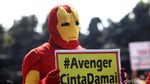 Spider Man Hingga Gatotkaca Demo di Patung Kuda