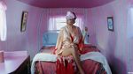 Selain Pelukan dengan Katy Perry, Ada Apa Lagi di Video Taylor Swift?
