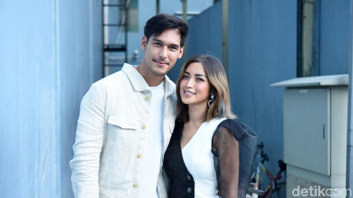 Jessica Iskandar dan Richard Kyle saat ditemui di studio Trans TV.
