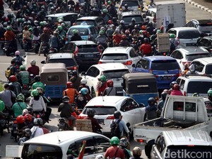 Tetap Segar Hadapi Panas Terik Saat Motoran