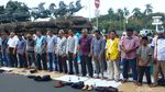 Potret Massa Salat Ashar Berjamaah di Depan Patung Kuda