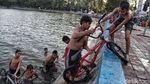 Asyiknya Bermain Sambil Menikmati Senja di Danau Sunter