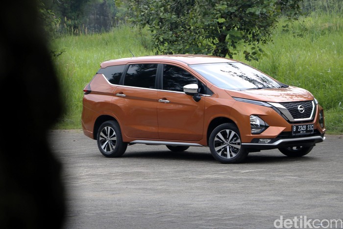 Wajah Livina hingga bentuknya sangat identik dengan Xpander berkat bergabungnya Mitsubishi dengan aliansi Renault-Nissan. Yuk, lihat lebih dekat.