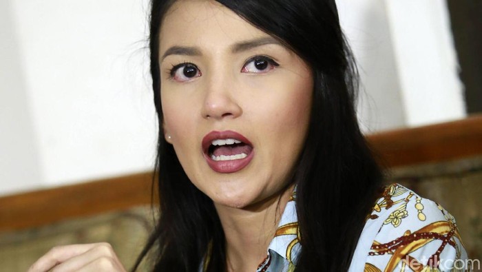 Tsania Marwa dan Attalarik Syah saat ditemui di Pengadilan Agama Cibinong.