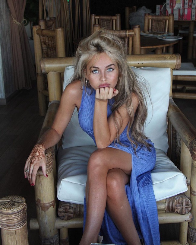 Saat menjadi pemeran pengganti Emilia Clarke, Rosie masih berusia 18 tahun. Kini setelah hampir empat tahun, ia tumbuh jadi selebgram yang kerap berpenampilan seksi. Foto: Instagram @rosiemacworld