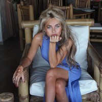 Saat menjadi pemeran pengganti Emilia Clarke, Rosie masih berusia 18 tahun. Kini setelah hampir empat tahun, ia tumbuh jadi selebgram yang kerap berpenampilan seksi. Foto: Instagram @rosiemacworld