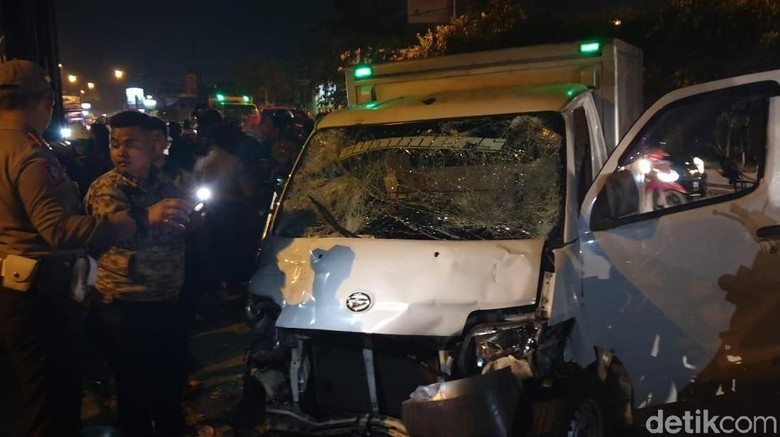 Tabrak 7 Personel Polda Jabar, Sopir Mobil Boks Jadi Tersangka Tabrak 7 Personel Polda Jabar, Sopir Mobil Boks Jadi Tersangka