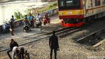 Bahaya! Perlintasan KA di Karet Ini Tak Berpalang Pintu