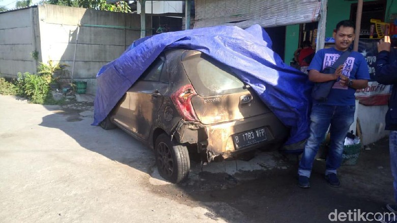 Misteri Aksi Pembakaran Mobil di Solo Misteri Aksi Pembakaran Mobil di Solo