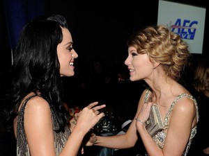 Katy Perry Nonton Konser Taylor Swift di Australia, Gak Ada Lagi Musuhan