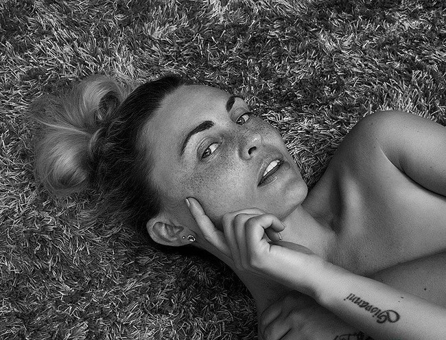 Tak hanya sebagai model, Carla adalah seorang presenter. Wanita 37 tahun itu pun aktif mengkampanyekan antibullying. Foto: Instagram @officialcarlabellucci