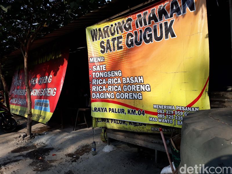 Warung makan sate daging anjing di Karanganyar, Jawa Tengah, (19/6/2019).