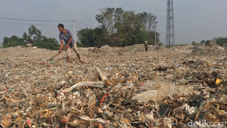 Warga Kampung di Mojokerto Ini Gantungkan Hidup dari Sampah Plastik Warga Kampung di Mojokerto Ini Gantungkan Hidup dari Sampah Plastik