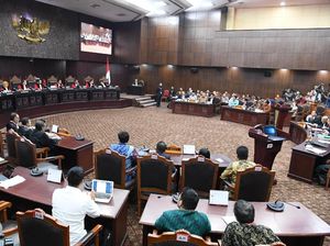 Momen Tim Prabowo-Jokowi, KPU, Bawaslu Foto Bareng Usai Sidang MK