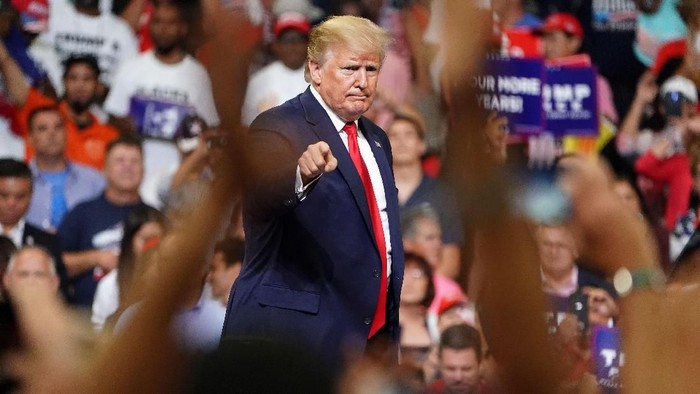 U.S. President Donald Trump speaks at a campaign kick off rally at the Amway Center in Orlando, Florida, U.S., June 18, 2019. REUTERS/Carlo Allegri