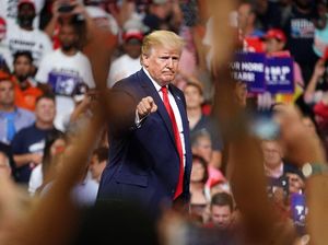 Trump Menelepon ke Seberang Lautan, Berujung Gerakan Pemakzulan