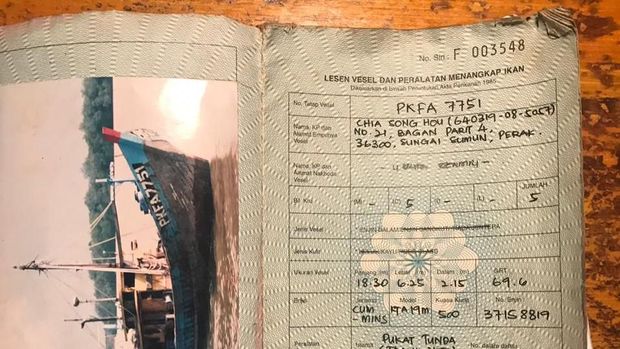 Kapal tersebut kapal asal Malaysia dan 4 orang diamankan.