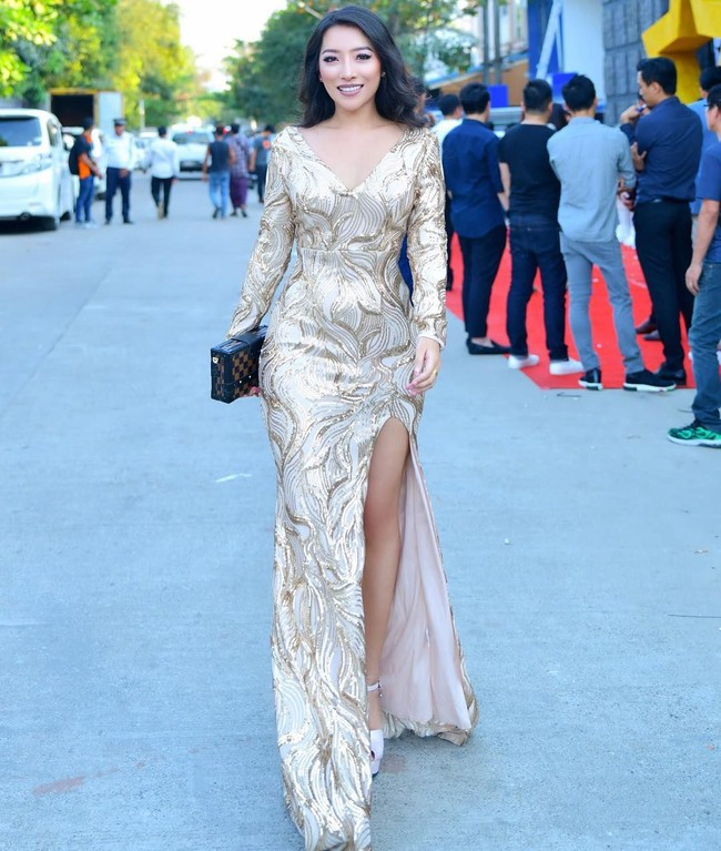 Wanita berusia 29 tahun ini telah menjadi dokter umum selama empat tahun, sebelum ia berhenti praktik sekitar dua tahun lalu untuk mengejar karier sebagai model. Foto: Instagram @nangmwesan