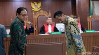 Sementara Muhammad Muafaq Wirahadi sebelumnya didakwa menyuap Rommy sebesar Rp 91,4 juta untuk membantu Muafaq mendapatkan jabatan Kepala Kantor Kemenag Kabupaten Gresik.