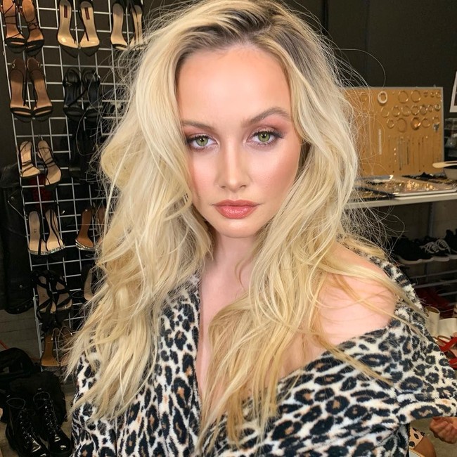 Simone tampil sebagai model sampul Majalah Playboy pada 2015. Ia sendiri merupakan jebolan ajang pencarian model Australias Next Top Model yang diikutinya pada 2011. Foto: Instagram/@moannn