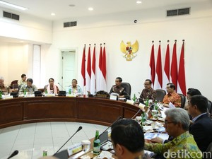 Jokowi: Kebijakan Investasi dan Perizinan Nggak Nendang