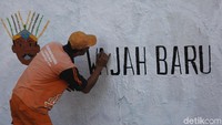 Mural tersebut dibuat dengan peralatan sederhana.