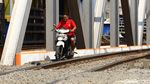 Duh! Pemotor Kembali Jajah Rel Kereta