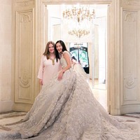 Saya memilih bisnis pernikahan karena ketika itu belum banyak pemainnya dan butuh waktu yang lama untuk mempersiapkannya dibanding acara lain, ada emosi dan rasa senang juga. Ketika memilih kue ulangtahun, keputusannya bisa dibuat dalam 15 menit. Berbeda dari kue pernikahan yang bisa berjam-jam, kata Sarah Haywood kepada situs This is Money. (Foto: Instagram/@sarahhaywoodweddings)