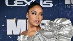 Foto: Gaya Unik Tessa Thompson, Agen Baru di MIB International