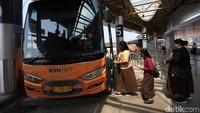 Intermoda BSD City memiliki elevated terminal bus yang terkoneksi langsung dengan pintu masuk dan keluar Pasar Modern BSD City. Agung Pambudhy/detikcom  