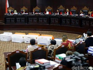 Prabowo-Sandi Tarik 94 Boks Alat Bukti Tambahan yang Belum Diverifikasi