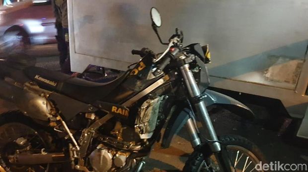 Pulang Tugas, 7 Anggota Raimas Polda Jabar Luka-luka Ditabrak Truk