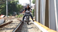 Beberapa dari mereka bahkan tidak mengenakan helm.