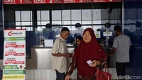 Kondisi loket penjualan tiket bus juga terlihat bersih dan cukup rapi.