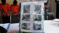 Kabid Humas Polda Metro Jaya Kombes Argo Yuwono mengatakan kejadian ini sempat viral di media sosial. Dalam sebuah video rekaman CCTV, pelaku terlihat menjambret ponsel bocah yang sedang buang air kecil di selokan depan rumahnya di Jalan ZZ, Cengkareng, Jakarta Barat.