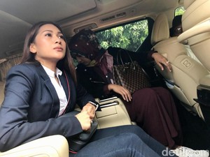 Sedih Rumah Tangganya Hancur, Tata Janeeta Tetap Terima Takdir