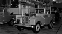 Land Rover juga sempat dijadikan kendaraan darurat, yaitu mobil pemadam kebakaran pada masanya. 