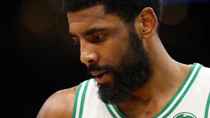 Kyrie Irving akan meninggalkan Boston Celtics sebagai free agent. (Foto: Maddie Meyer / Getty Images)