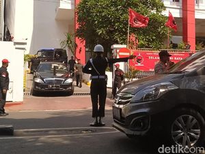 3 Jam Ikut Rakernas, Jokowi Tinggalkan Kantor PDIP