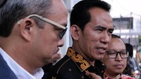 Kedatangan tim kuasa hukum Fahri Hamzah untuk meminta PN Jaksel mengeksekusi putusan yang memenangkan Fahri serta mendesak PKS membayar Rp 30 miliar. Jika tidak ada iktikad baik, Mujahid akan mendata aset apa saja milik para tergugat yang dapat disita oleh pengadilan untuk mengeksekusi putusan tersebut.
