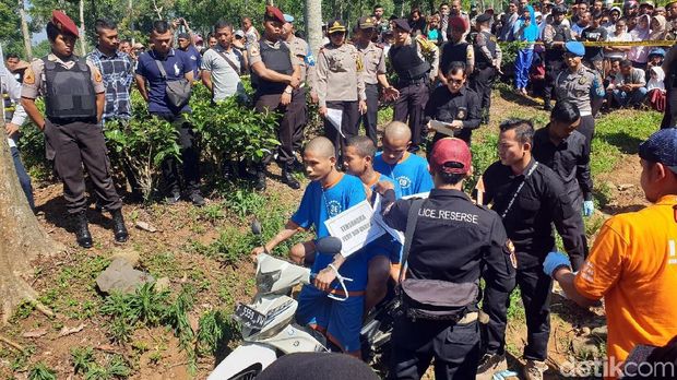 Polisi Rekonstruksi Pembunuhan Pria Bertato 'Bandel' di Cianjur